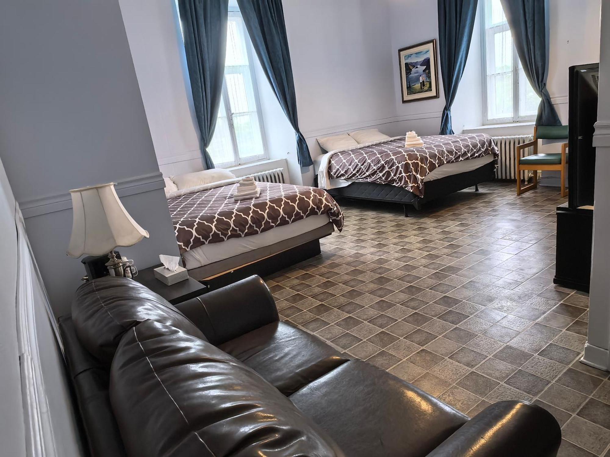 Auberge Du Couvent Saint-Casimir Esterno foto